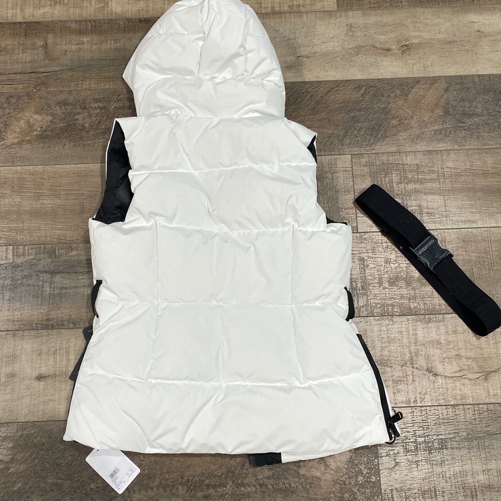 Goldbergh Mae belted hooded quilted down vest in white - Picture 7 of 9